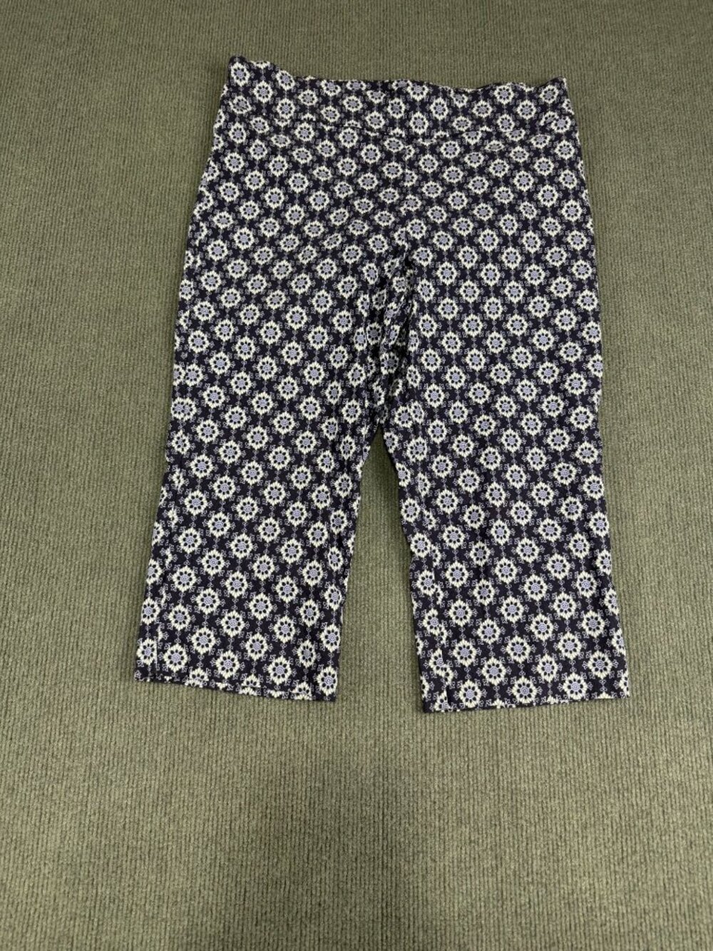 Counterparts Womens Floral Capri Pants Size 14P Navy & White